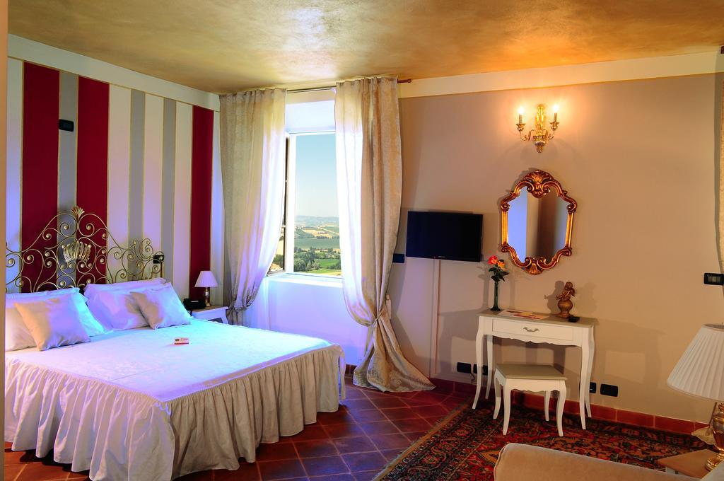 La Foresteria Del Castello - Wellness Hotel In Dimora Storica CastellʼAlfero Δωμάτιο φωτογραφία