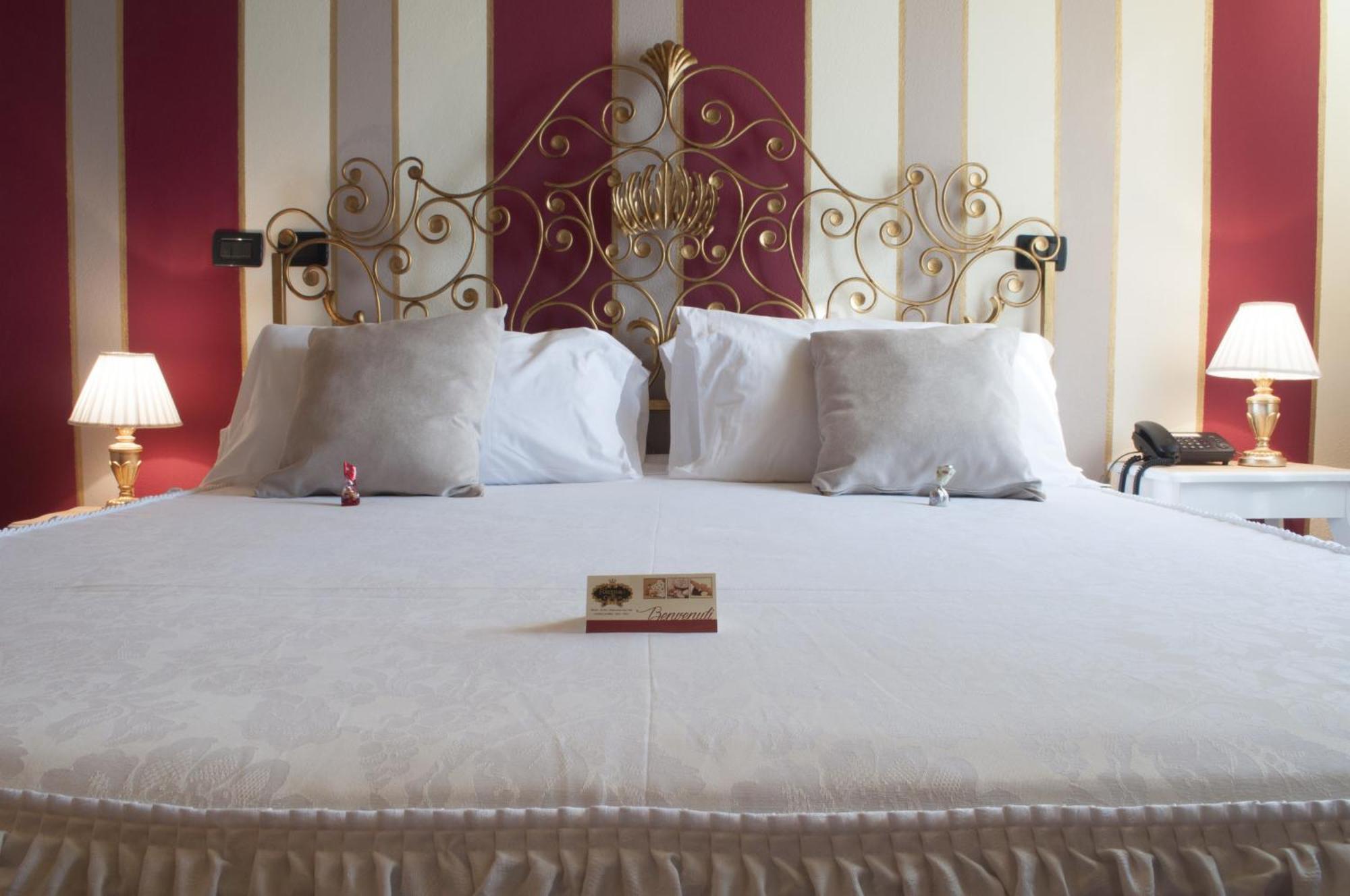 La Foresteria Del Castello - Wellness Hotel In Dimora Storica CastellʼAlfero Δωμάτιο φωτογραφία