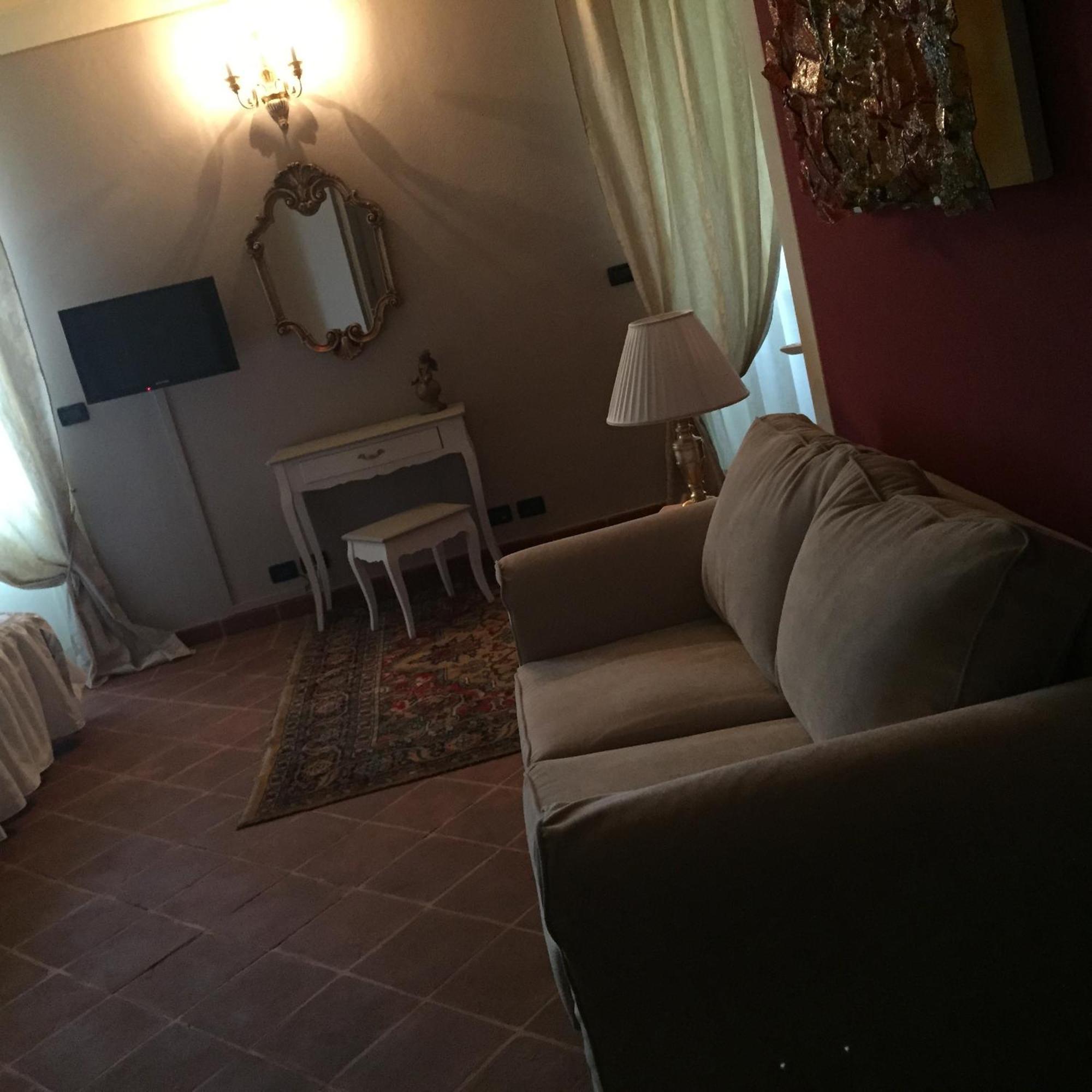 La Foresteria Del Castello - Wellness Hotel In Dimora Storica CastellʼAlfero Δωμάτιο φωτογραφία