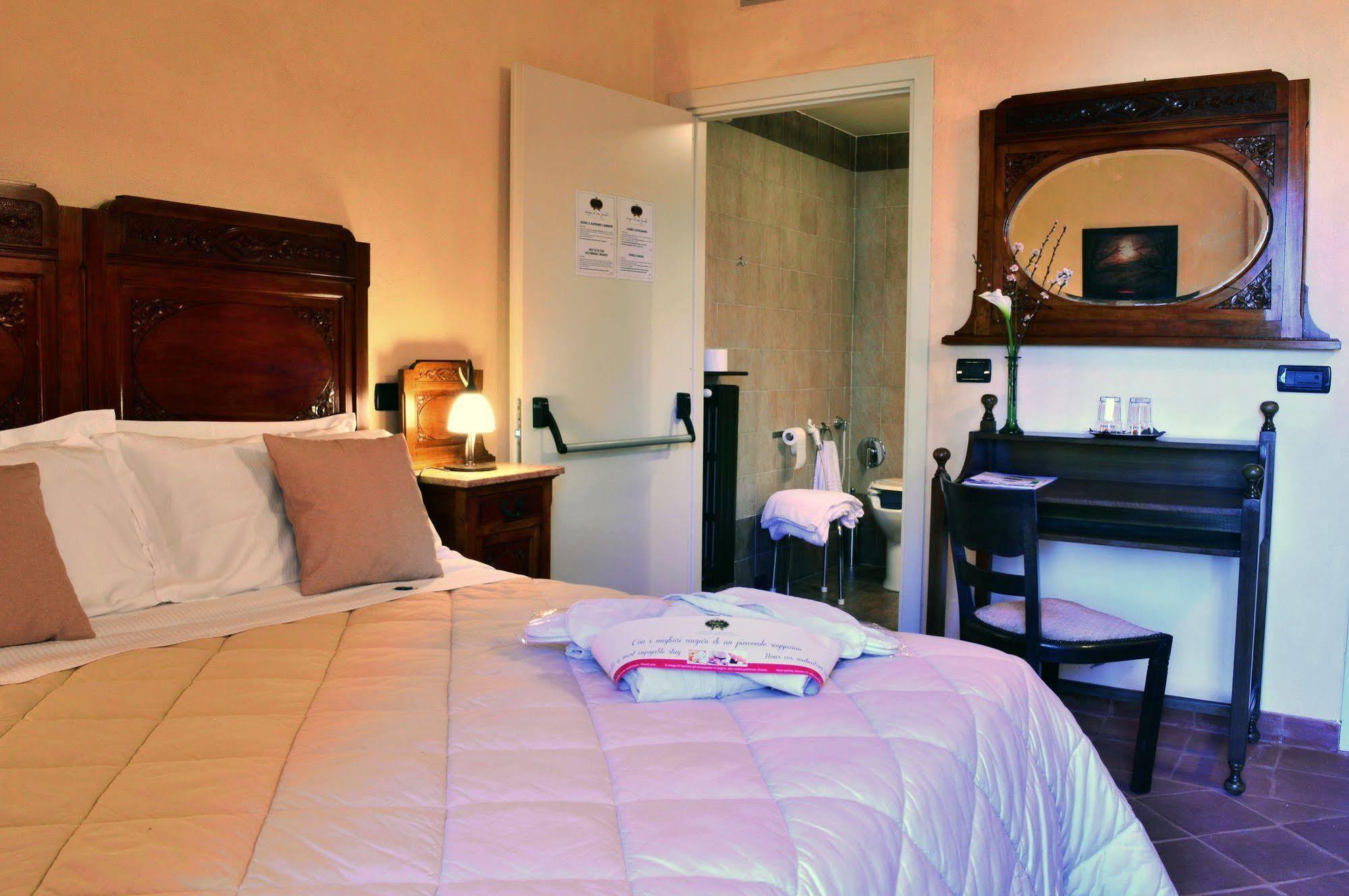 La Foresteria Del Castello - Wellness Hotel In Dimora Storica CastellʼAlfero Εξωτερικό φωτογραφία