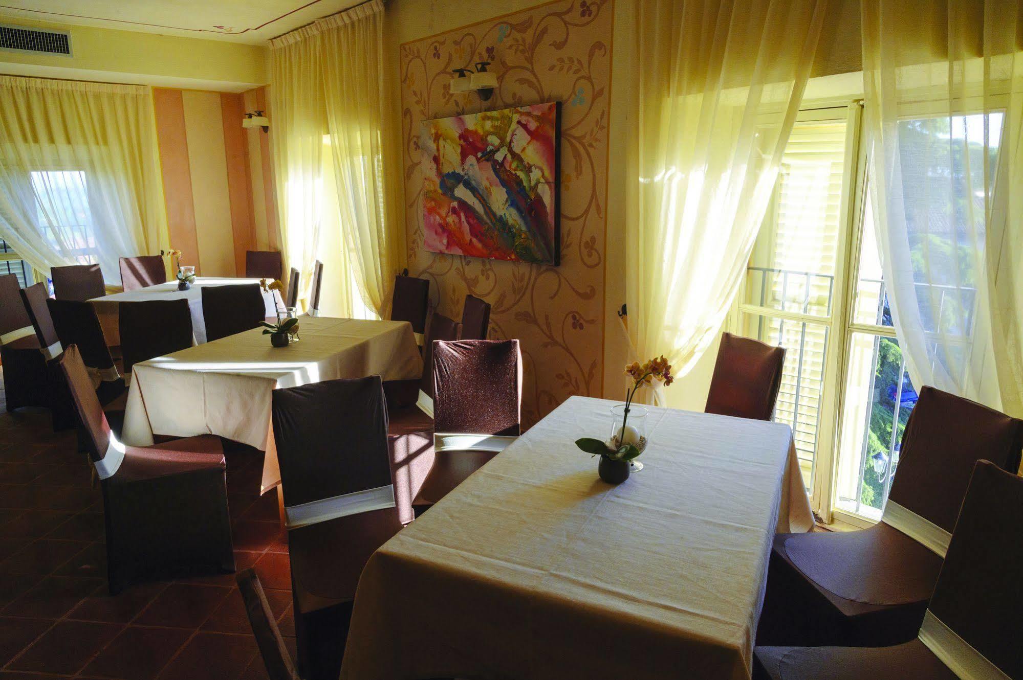 La Foresteria Del Castello - Wellness Hotel In Dimora Storica CastellʼAlfero Εξωτερικό φωτογραφία